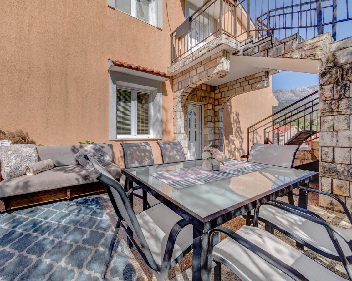 טיווט Apartments Pelle מראה חיצוני תמונה