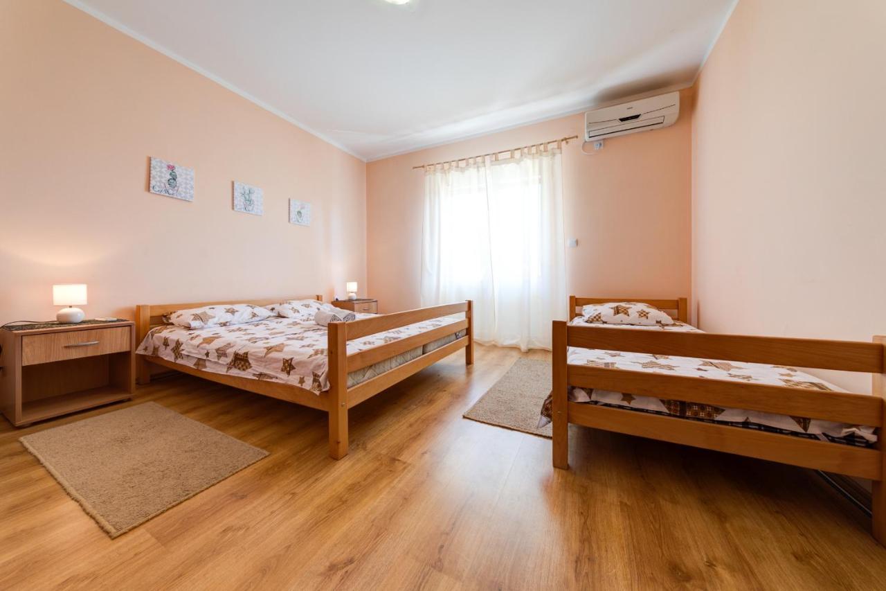 טיווט Apartments Pelle מראה חיצוני תמונה