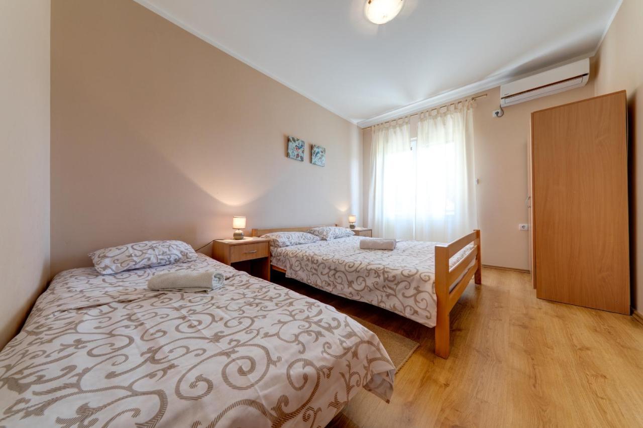 טיווט Apartments Pelle מראה חיצוני תמונה